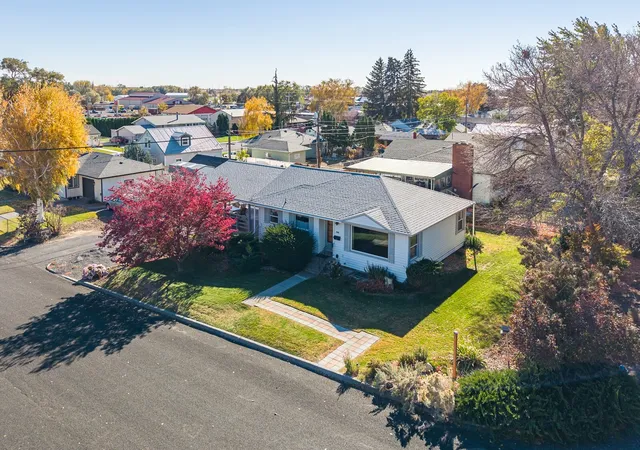 Photo 1 of Single family home for sale at 348 14th Avenue Sw, Ephrata, WA 98823 | MLS# NWM2598054 | Listing updated on 2026-10-28