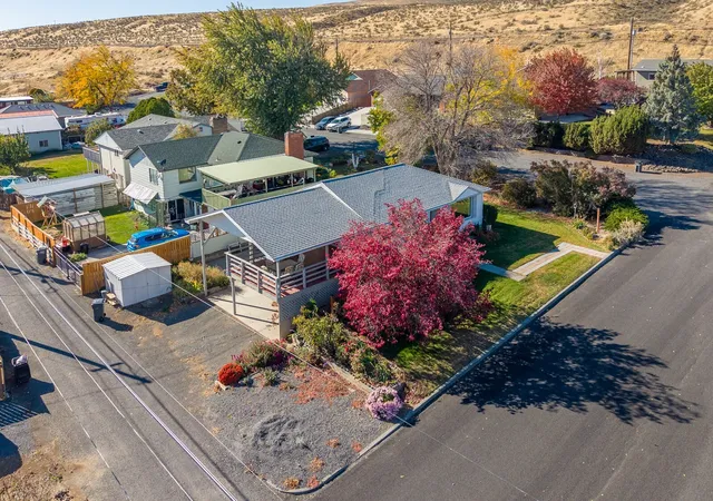 Photo 2 of Single family home for sale at 348 14th Avenue Sw, Ephrata, WA 98823 | MLS# NWM2598054 | Listing updated on 2026-10-28