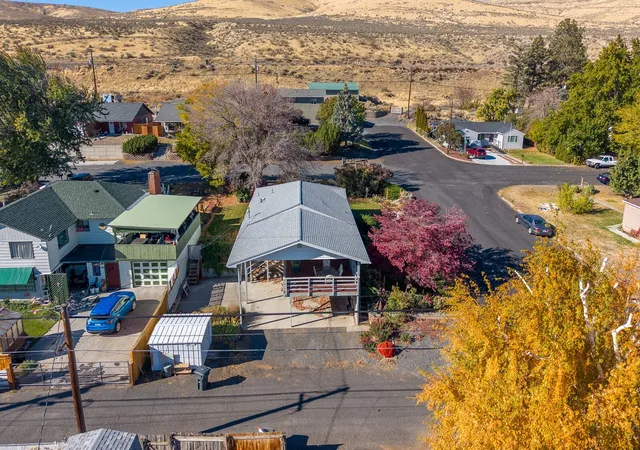 Photo 3 of Single family home for sale at 348 14th Avenue Sw, Ephrata, WA 98823 | MLS# NWM2598054 | Listing updated on 2026-10-28