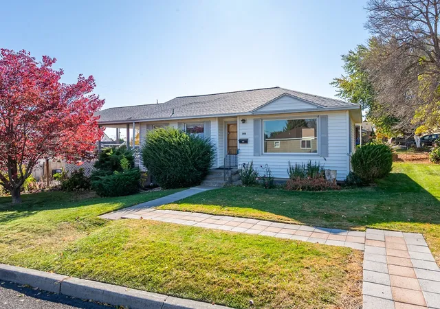 Photo 4 of Single family home for sale at 348 14th Avenue SW, Ephrata, WA 98823 | MLS# NWM2598054 | Listing updated on 2026-10-28