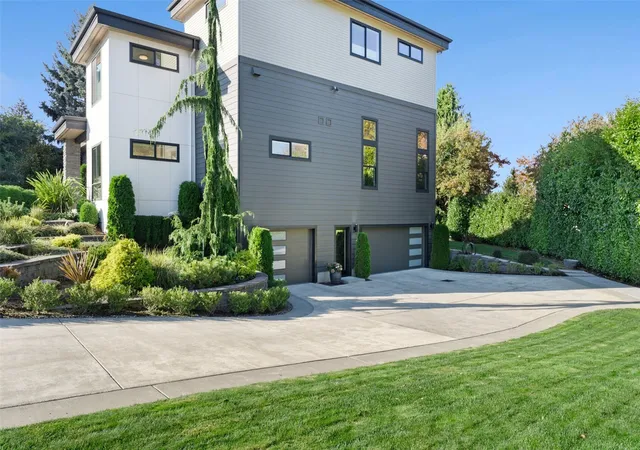 Photo 4 of Single family home for sale at 1414 SW 158th Street, Burien, WA 98166 | MLS# NWM2598072 | Listing updated on 2026-10-29