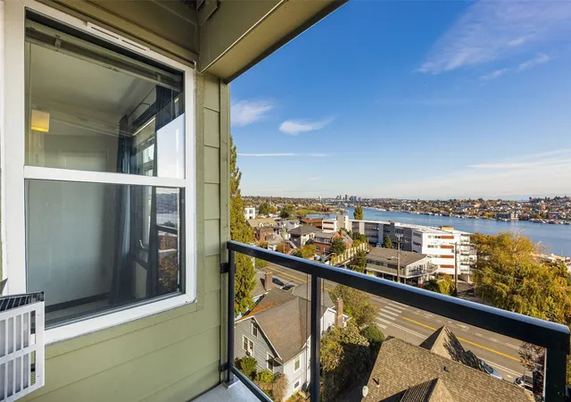 Photo 4 of Condo for sale at 655 Crockett St #B307, Seattle, WA 98109 | MLS# NWM2598092 | Listing updated on 2026-10-26