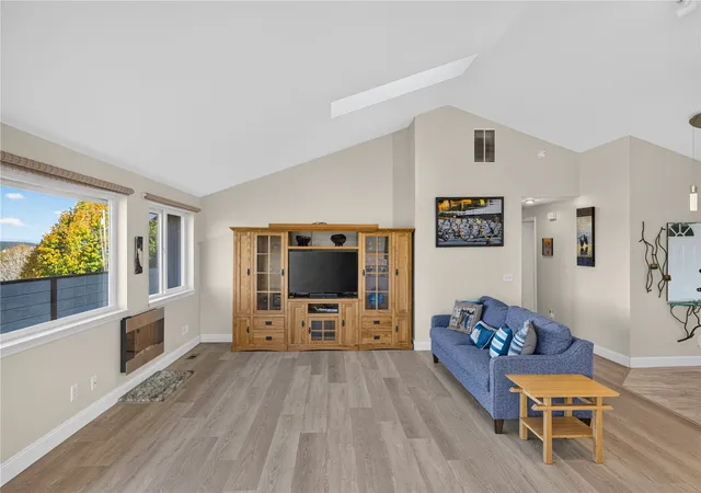 Photo 4 of Single family home for sale at 513 37th Street, Anacortes, WA 98221 | MLS# NWM2598095 | Listing updated on 2026-10-28