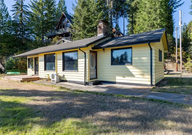 Photo 3 of Single family home for sale at 1326 W Lakeside Dr, Shelton, WA 98584 | MLS# NWM2598105 | Listing updated on 2026-10-27