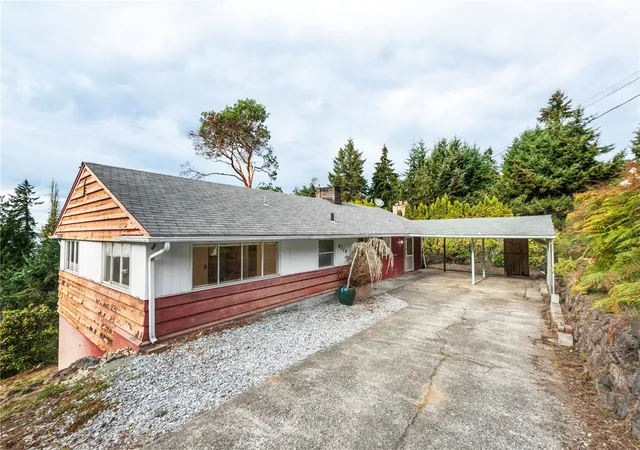 Photo 3 of Single family home for sale at 2714 SW 164th Place, Burien, WA 98166 | MLS# NWM2598110 | Listing updated on 2026-10-30