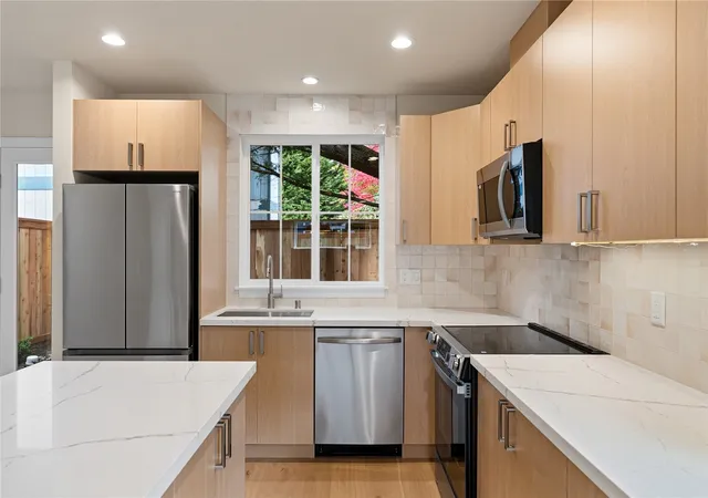 Photo 4 of Townhouse for sale at 7736 36th Avenue NE, Seattle, WA 98115 | MLS# NWM2598127 | Listing updated on 2026-10-26