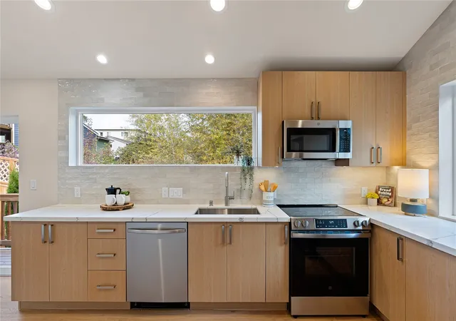 Photo 2 of Townhouse for sale at 5442 21st Avenue SW, Seattle, WA 98106 | MLS# NWM2598131 | Listing updated on 2026-10-27