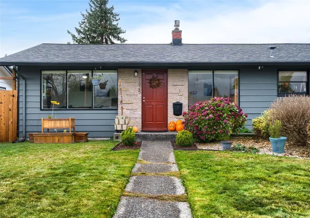 Photo 3 of Single family home for sale at 1625 S 14th Street, Mount Vernon, WA 98274 | MLS# NWM2598147 | Listing updated on 2026-10-29