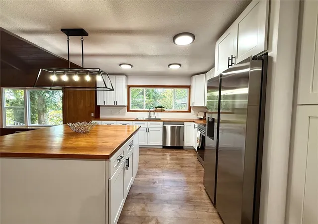 Photo 3 of Single family home for sale at 2918 Glenwood Dr, Longview, WA 98632 | MLS# NWM2598148 | Listing updated on 2026-10-26