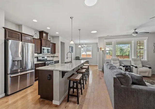 Photo 3 of Single family home for sale at 3925 Summersun St, Mount Vernon, WA 98273 | MLS# NWM2598165 | Listing updated on 2026-10-28
