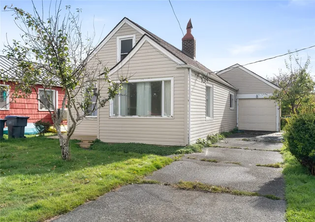 Single family home for sale at 1411 Pacific Ave, Aberdeen, WA 98520 | MLS# NWM2598182