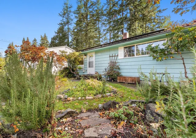 Photo 4 of Single family home for sale at 15738 Interlake Ave N, Shoreline, WA 98133 | MLS# NWM2598183 | Listing updated on 2026-10-29