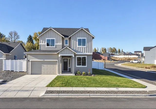 Single family home for sale at 494 N Ruddy St, Moses Lake, WA 98837 | MLS# NWM2598198