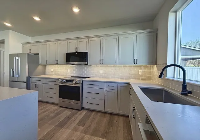 Photo 2 of Single family home for sale at 494 N Ruddy St, Moses Lake, WA 98837 | MLS# NWM2598198 | Listing updated on 2026-10-26