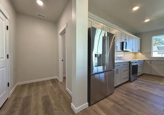 Photo 4 of Single family home for sale at 494 N Ruddy St, Moses Lake, WA 98837 | MLS# NWM2598198 | Listing updated on 2026-10-26
