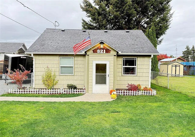 Single family home for sale at 821 Garfield St, Mount Vernon, WA 98273 | MLS# NWM2598199
