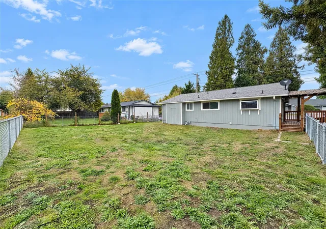 Photo 4 of Single family home for sale at 32133 Morrison St, Carnation, WA 98014 | MLS# NWM2598203 | Listing updated on 2026-10-27