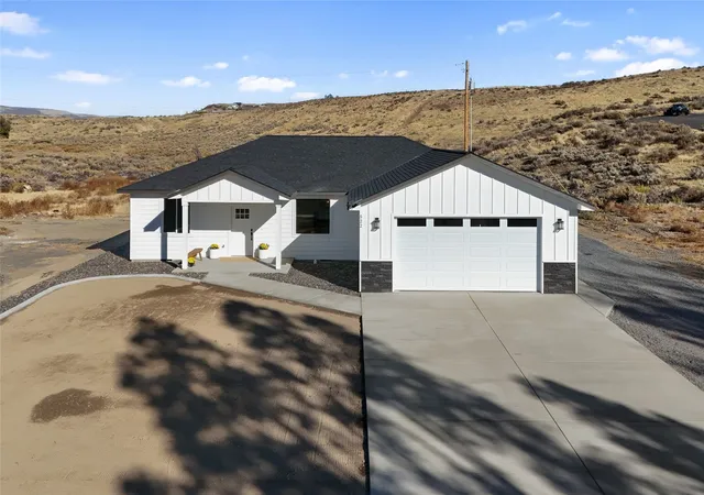 Single family home for sale at 522 NE 4th Avenue, Soap Lake, WA 98851 | MLS# NWM2598206