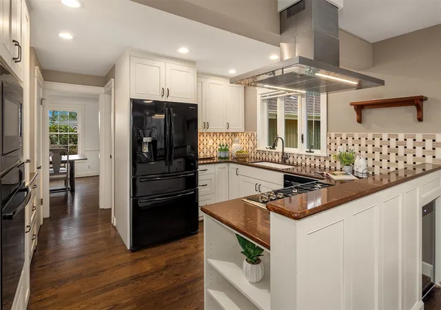 Photo 2 of Single family home for sale at 1105 NW Inneswood Dr, Issaquah, WA 98027 | MLS# NWM2598224 | Listing updated on 2026-10-29