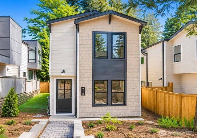 Photo 2 of Single family home for sale at 9210 116th Avenue Ne, Kirkland, WA 98033 | MLS# NWM2598234 | Listing updated on 2026-10-26