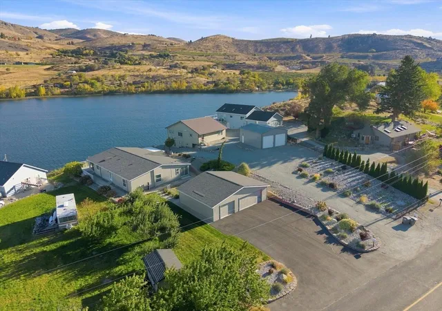 Photo 2 of Manufactured home for sale at 4116 Wapato Lake Rd, Manson, WA 98831 | MLS# NWM2598236 | Listing updated on 2026-10-26