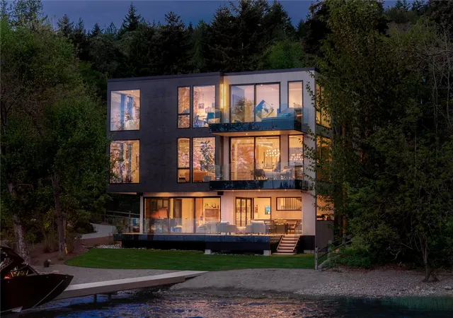 Photo 1 of Single family home for sale at 3101 E Lake Sammamish Pkwy Ne, Sammamish, WA 98074 | MLS# NWM2598248 | Listing updated on 2026-10-29