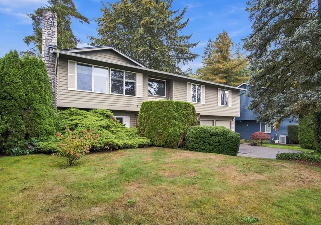 Photo 2 of Single family home for sale at 6711 144 Avenue Ne, Redmond, WA 98052 | MLS# NWM2598249 | Listing updated on 2026-10-26