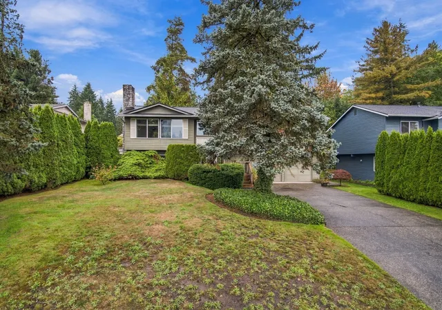 Photo 3 of Single family home for sale at 6711 144 Avenue Ne, Redmond, WA 98052 | MLS# NWM2598249 | Listing updated on 2026-10-26