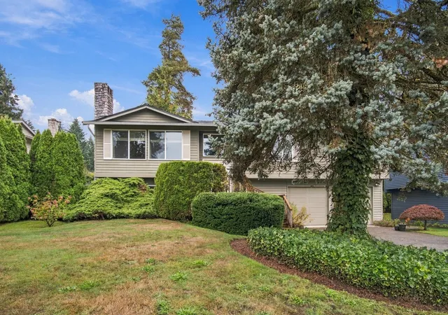 Photo 3 of Single family home for sale at 6711 144 Avenue NE, Redmond, WA 98052 | MLS# NWM2598249 | Listing updated on 2026-10-26