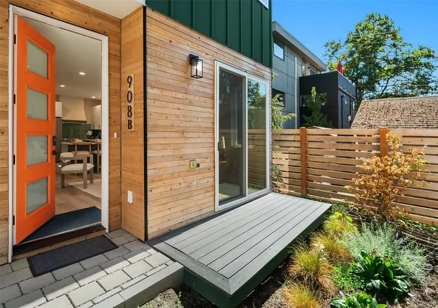 Photo 3 of Townhouse for sale at 908 15th Avenue #B, Seattle, WA 98122 | MLS# NWM2598252 | Listing updated on 2026-10-27