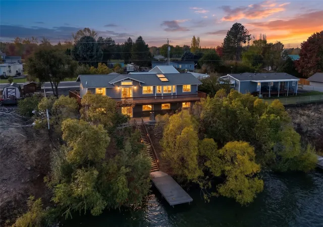 Photo 1 of Single family home for sale at 2375 Westshore Dr, Moses Lake, WA 98837 | MLS# NWM2598254 | Listing updated on 2026-10-26