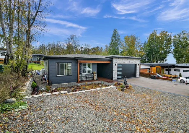 Photo 4 of Single family home for sale at 8721 Charel Dr, Blaine, WA 98230 | MLS# NWM2598261 | Listing updated on 2026-10-28