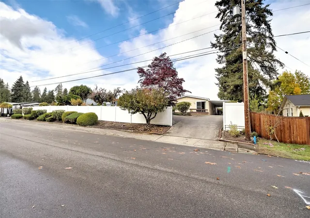 Photo 3 of Manufactured home for sale at 32820 20th Avenue S #76, Federal Way, WA 98003 | MLS# NWM2598266 | Listing updated on 2026-10-30