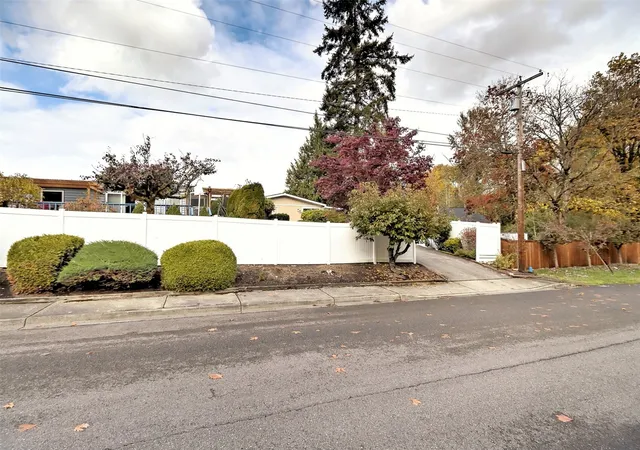 Photo 4 of Manufactured home for sale at 32820 20th Avenue S #76, Federal Way, WA 98003 | MLS# NWM2598266 | Listing updated on 2026-10-30