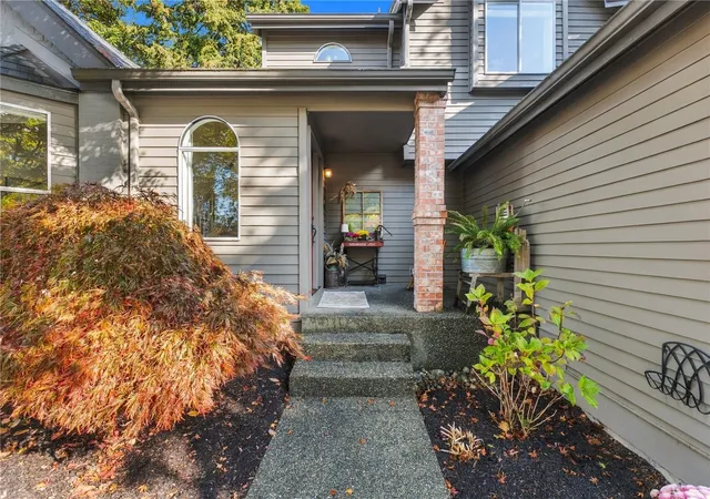 Photo 1 of Single family home for sale at 25722 Lake Wilderness Country Clb Dr, Maple Valley, WA 98038 | MLS# NWM2598275 | Listing updated on 2026-10-29