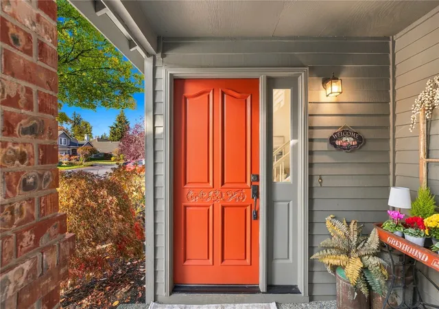 Photo 2 of Single family home for sale at 25722 Lake Wilderness Country Clb Dr, Maple Valley, WA 98038 | MLS# NWM2598275 | Listing updated on 2026-10-29