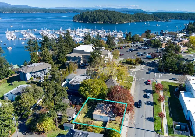 Photo 3 of Single family home for sale at 520 Guard St, Friday Harbor, WA 98250 | MLS# NWM2598280 | Listing updated on 2026-10-26