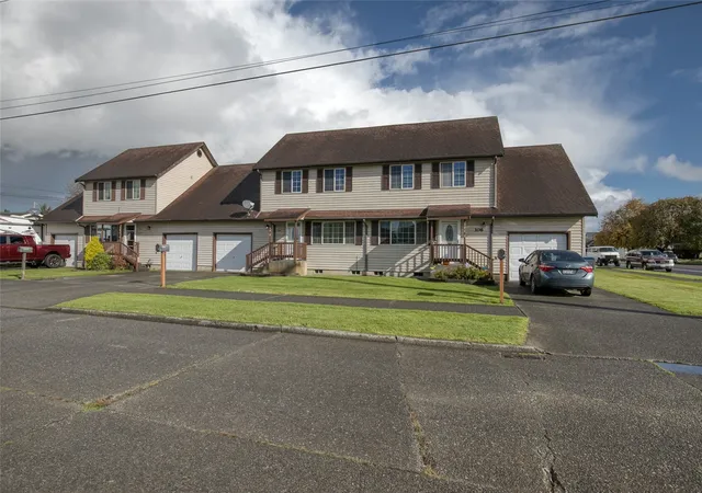 Multi family home for sale at 106 N Lincoln St, Aberdeen, WA 98520 | MLS# NWM2598303 | Listing updated on 2026-10-30
