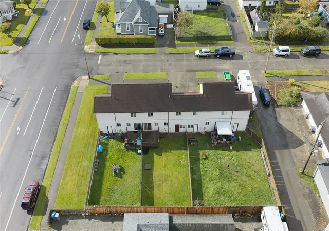 Photo 3 of Multi family home for sale at 106 N Lincoln St, Aberdeen, WA 98520 | MLS# NWM2598303 | Listing updated on 2026-10-30