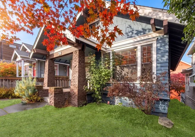 Photo 2 of Single family home for sale at 38 Florentia St, Seattle, WA 98109 | MLS# NWM2598335 | Listing updated on 2026-10-30