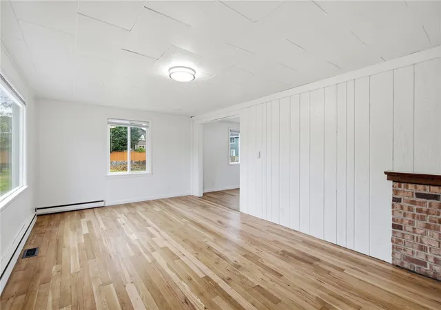 Photo 3 of Single family home for sale at 5415 Ne 4th Street, Renton, WA 98059 | MLS# NWM2598339 | Listing updated on 2026-10-29