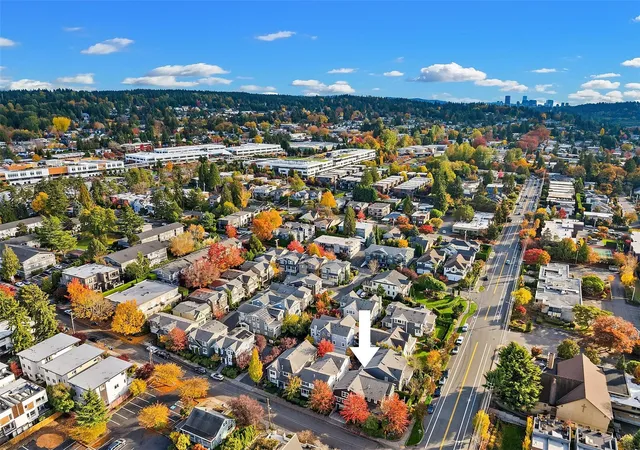 Photo 2 of Single family home for sale at 402 State St S #2, Kirkland, WA 98033 | MLS# NWM2598351 | Listing updated on 2026-10-29