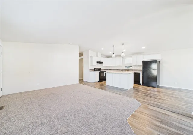 Photo 3 of Manufactured home for sale at 11436 SE 208th Street #96, Kent, WA 98031 | MLS# NWM2598371 | Listing updated on 2026-10-29