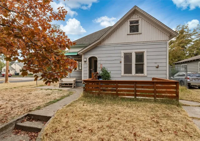 Photo 2 of Single family home for sale at 101 W Chestnut St, Walla Walla, WA 99362 | MLS# NWM2598381 | Listing updated on 2026-10-26