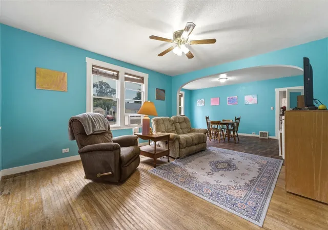 Photo 3 of Single family home for sale at 101 W Chestnut St, Walla Walla, WA 99362 | MLS# NWM2598381 | Listing updated on 2026-10-26