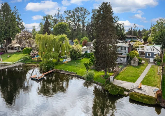 Single family home for sale at 31204 8th Avenue SW, Federal Way, WA 98023 | MLS# NWM2598438