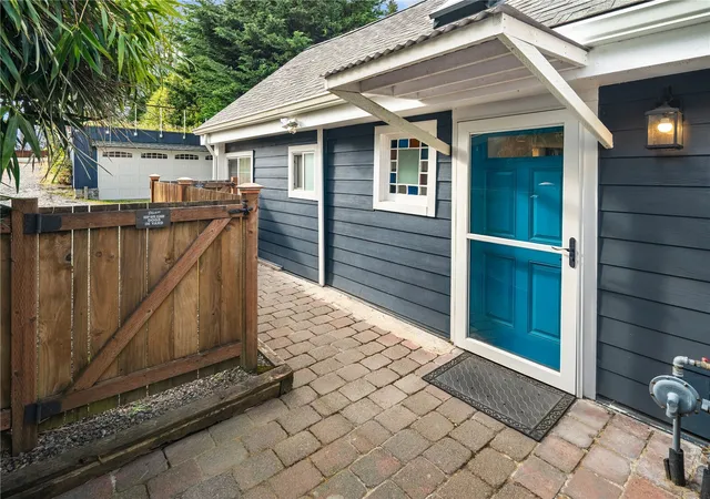 Photo 4 of Single family home for sale at 31204 8th Avenue SW, Federal Way, WA 98023 | MLS# NWM2598438 | Listing updated on 2026-10-27