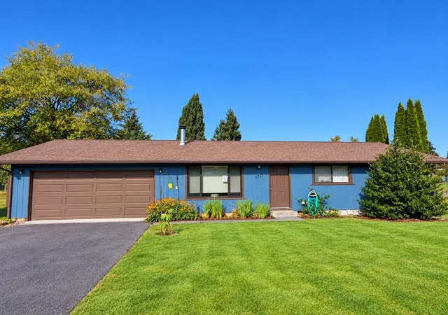 Single family home for sale at 1717 Sandalwood St, Mount Vernon, WA 98273 | MLS# NWM2598460