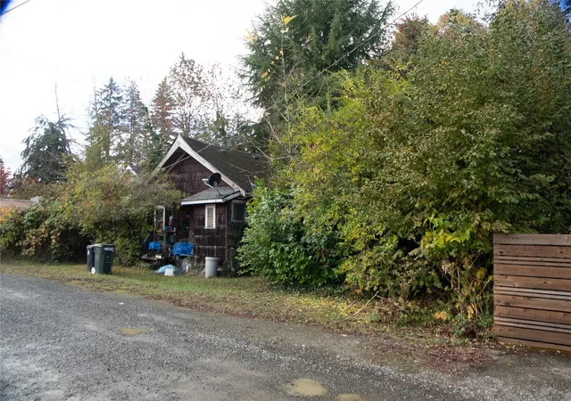 Photo 4 of Single family home for sale at 106 Perry NW, Olympia, WA 98502 | MLS# NWM2598461 | Listing updated on 2026-10-29