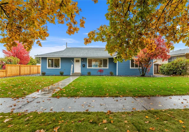 Single family home for sale at 301 Pioneer Dr, Wenatchee, WA 98801 | MLS# NWM2598487